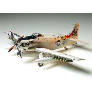 Kit de construit avion Douglas A-1H Skyraider US Navy 1:48