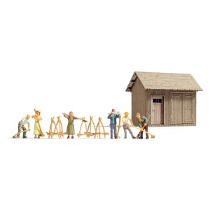 Set figurine si cabana H0, la strans de fân