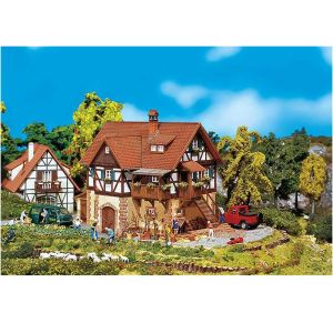 Casa cu etaj si mansarda - model patinat