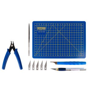 Primul meu set de unelte pentru modelism (cleste, pila, cutter, debavurator, tablemat 23 x 16 cm, 5 x rezerve cutter)