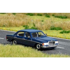 Macheta auto Mercedes-Benz W 123 cu lumini fata/spate