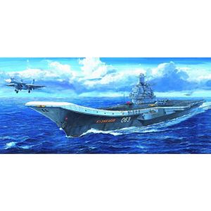 Kit de construit portavion KKRF Kuznetsov 1:700