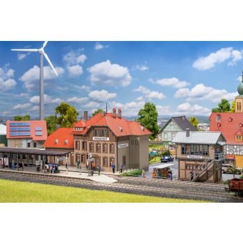 Set promotional: Stația Passendorf (Gară, cladire de semnalizare, peron și personal feroviar)