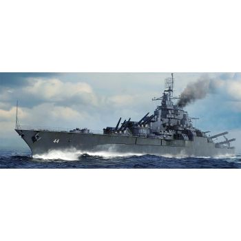 Kit de construit nava de razboi USS California BB-44 1:700
