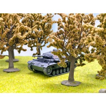 Minidiorama macheta tanc Pz.Kpfw. III Ausf. Lungime 9.8 cm cu sectiune prezentare Lungime 38.5 cm, latime 33 cm, Scara 1:56, 14+