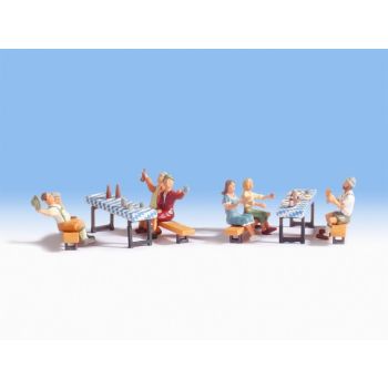 Set figurine H0 la gardina de bere, 6 buc